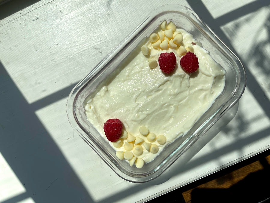 White Chocolate Overnight Oats with Raspberries (High Protein)